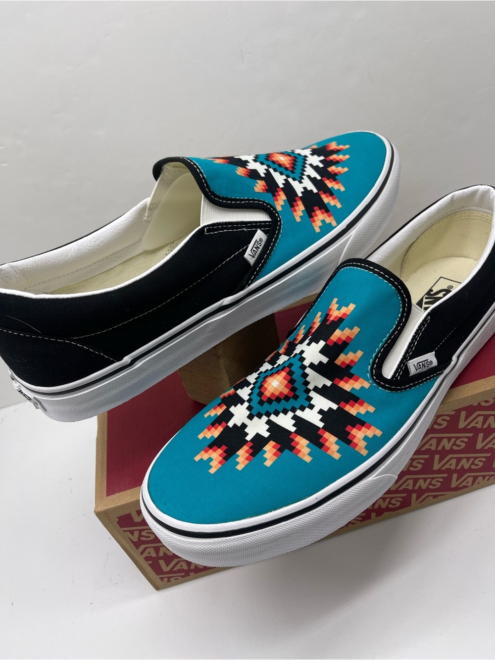 Vans Men’s Classic Slip-On Desert Vibes Teal Blue/True White
Sneakers Aztec - Picture 10 of 16